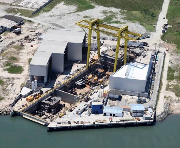 Indústria naval — cascos e estruturas com curvadoras e calandras AGA